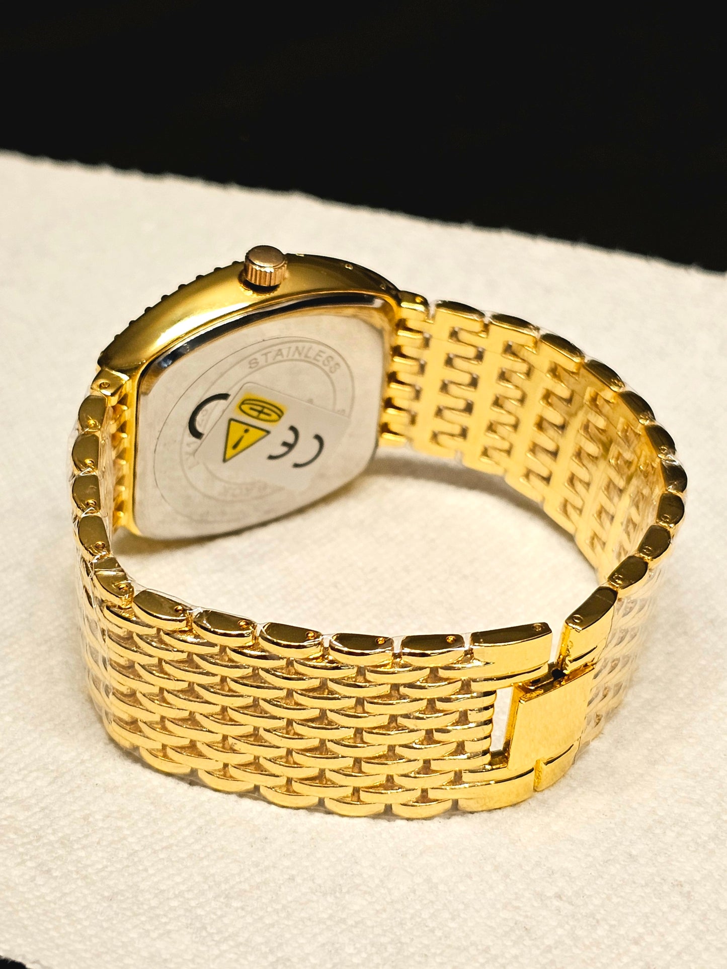 Halalassi Radiant Gold Textured Women's Watch – Bold & Elegant