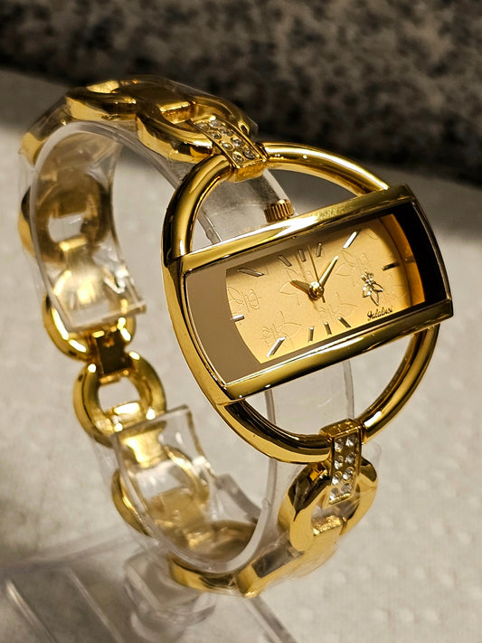 Golden Oval Elegance – Women's Luxury Bracelet Watch