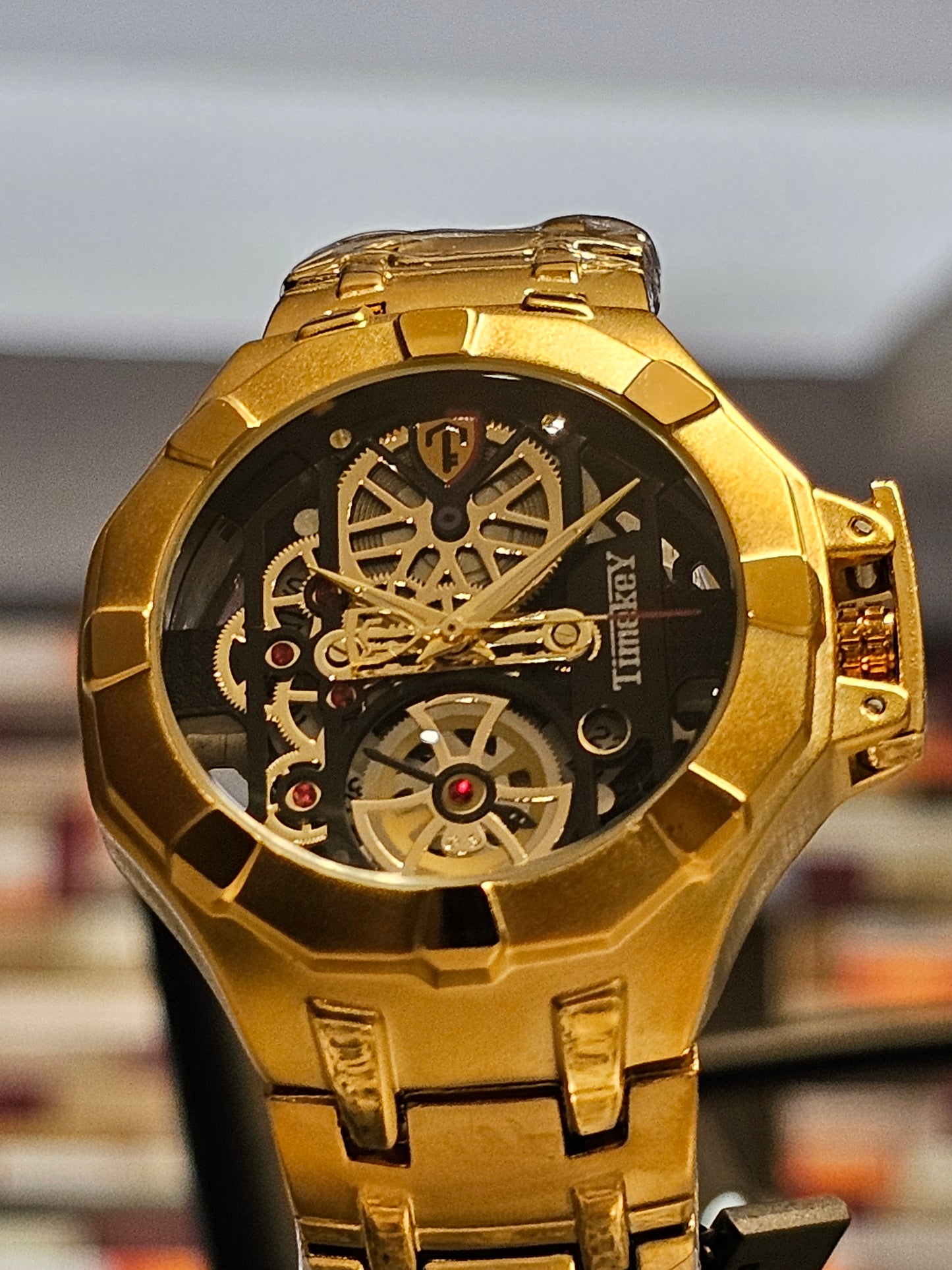 Bold Skeleton Quartz Watch – Full Gold
