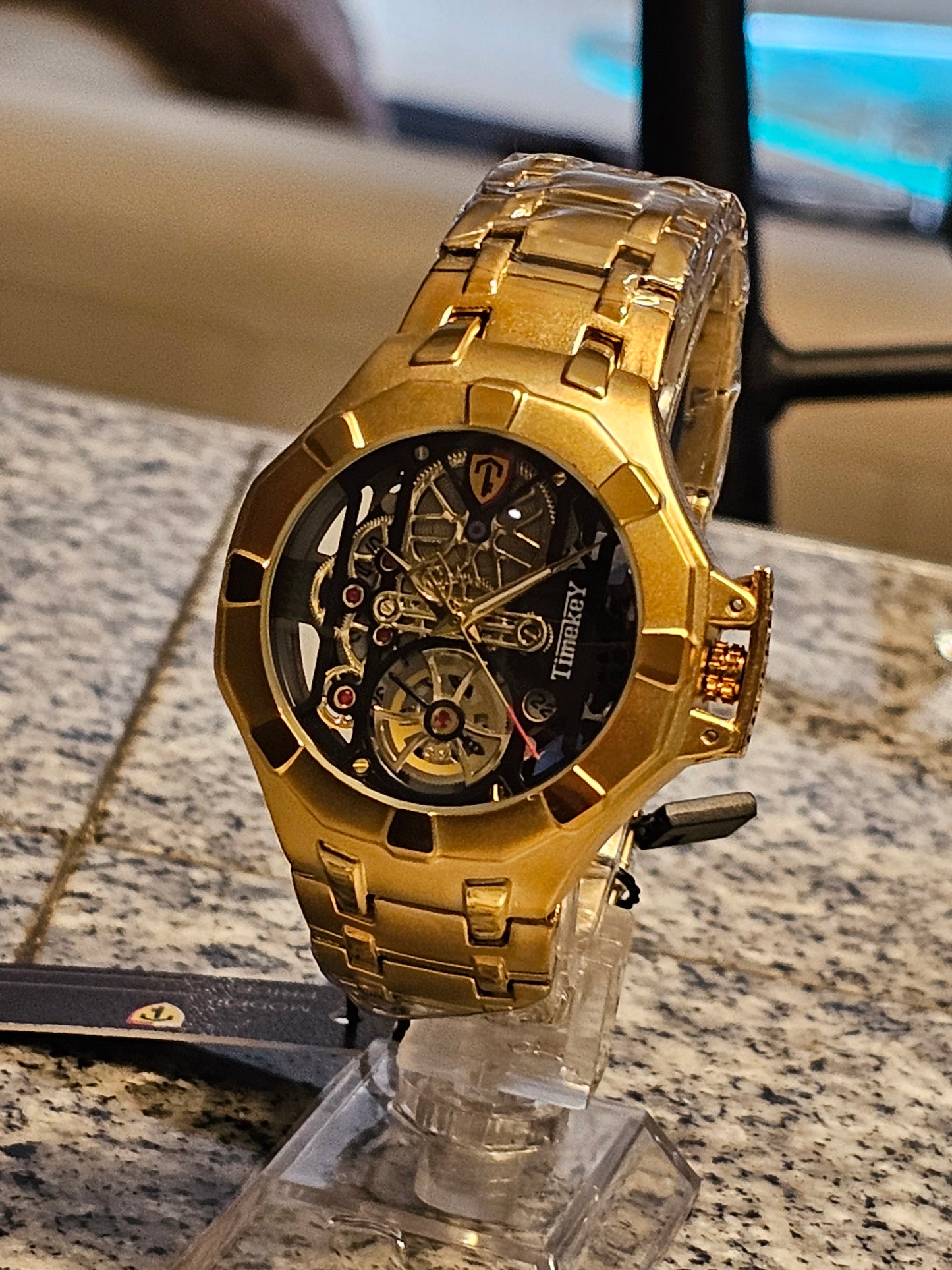 Bold Skeleton Quartz Watch – Full Gold