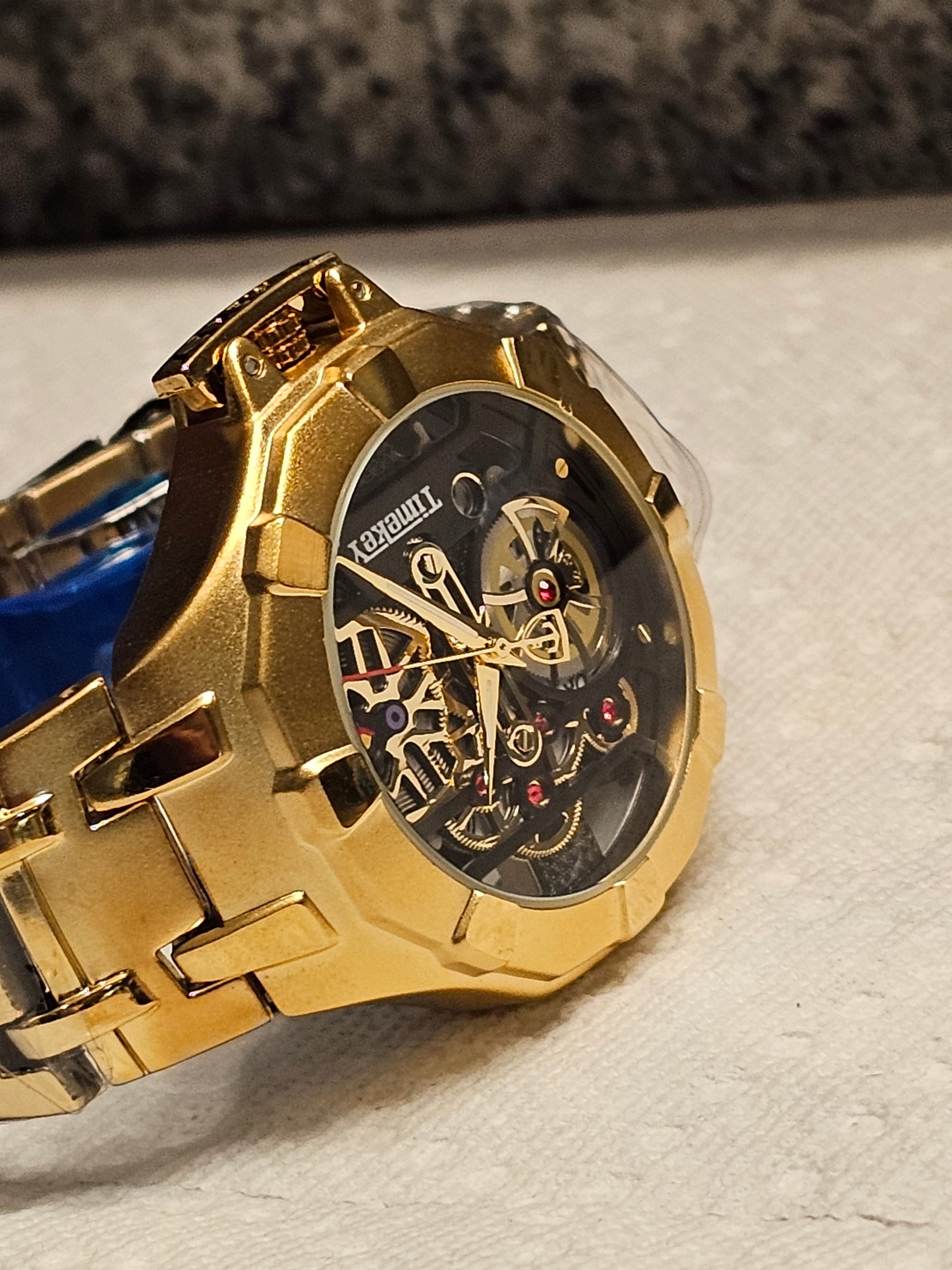 Bold Skeleton Quartz Watch – Full Gold