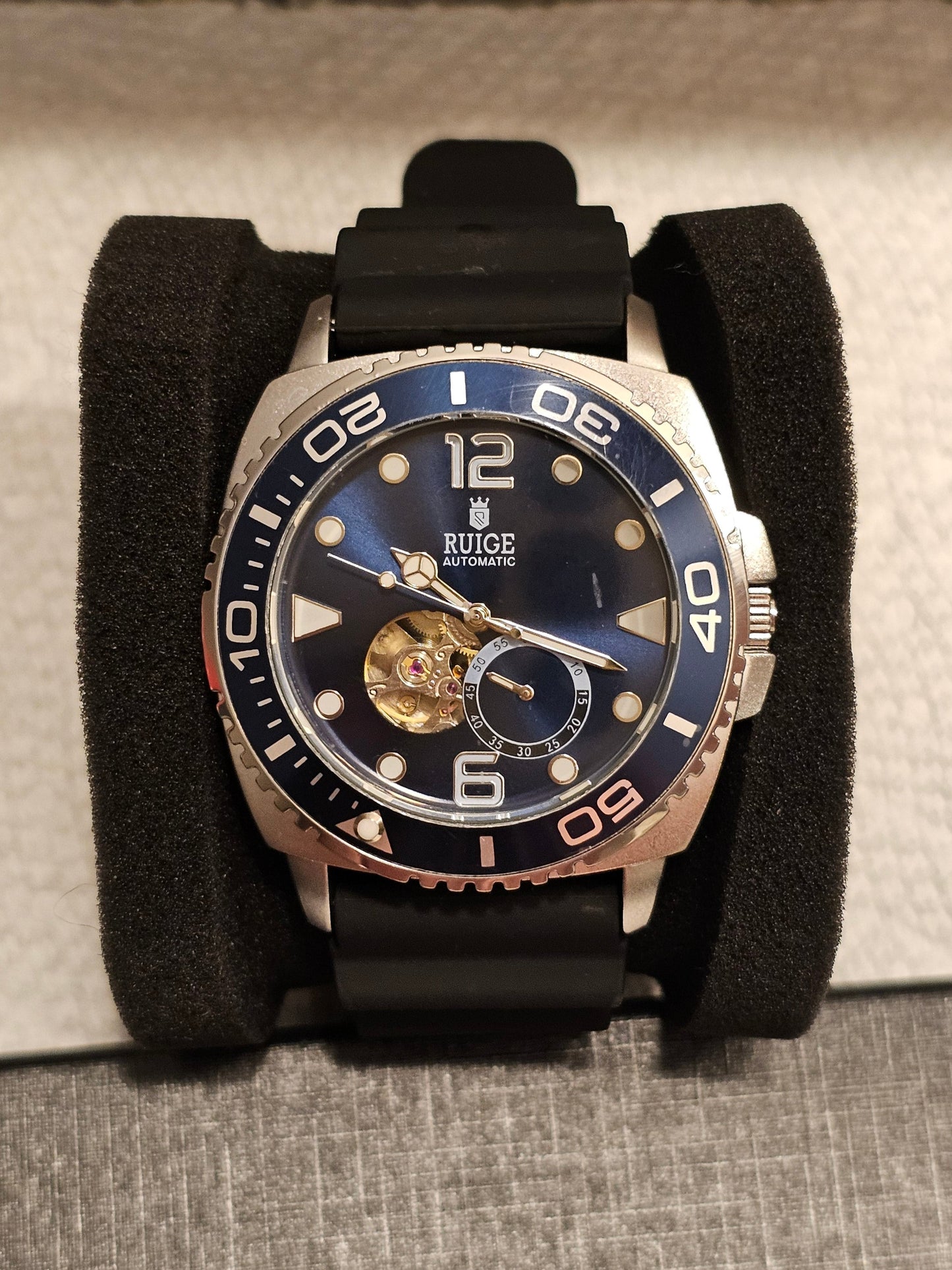 RUIGE Skeleton Automatic Men’s Watch – Black Strap & Open Heart Dial
