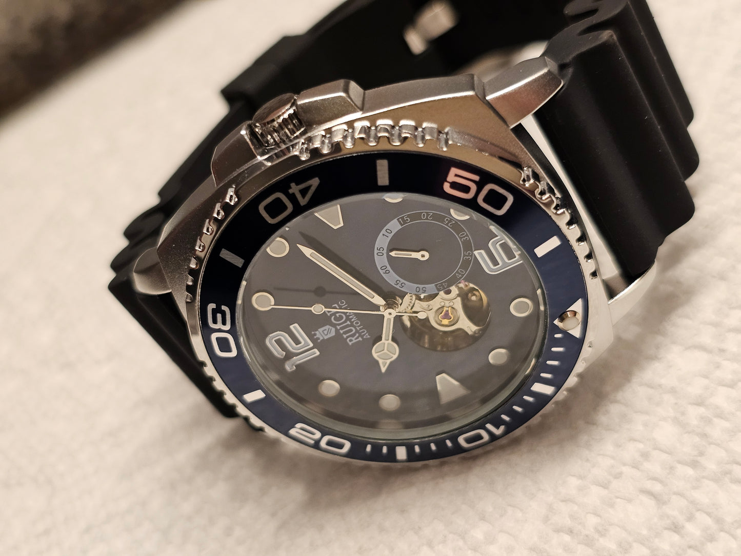 RUIGE Skeleton Automatic Men’s Watch – Black Strap & Open Heart Dial