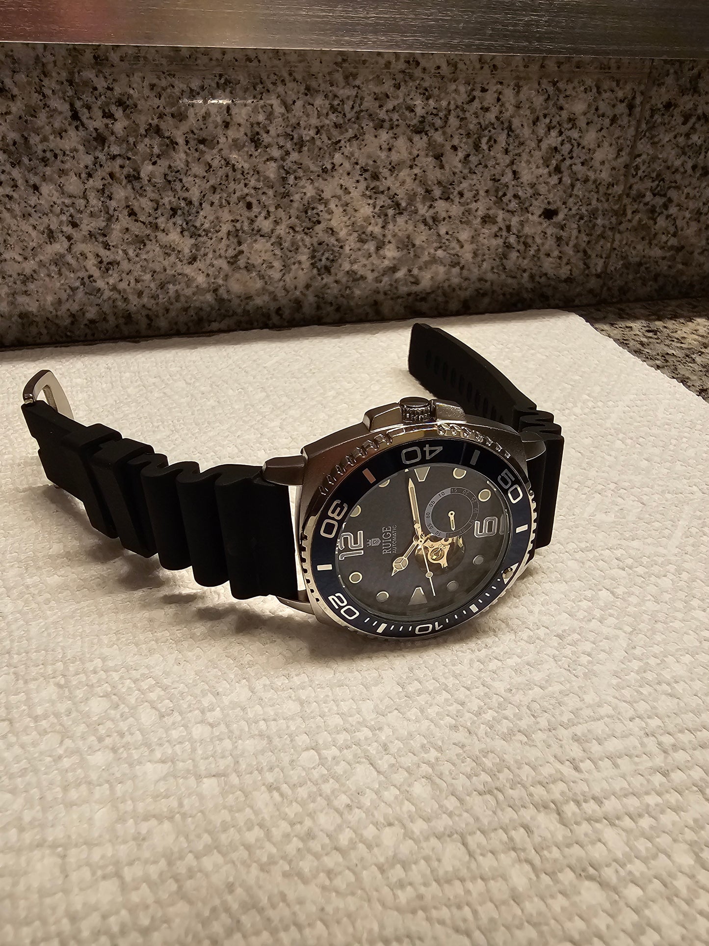 RUIGE Skeleton Automatic Men’s Watch – Black Strap & Open Heart Dial