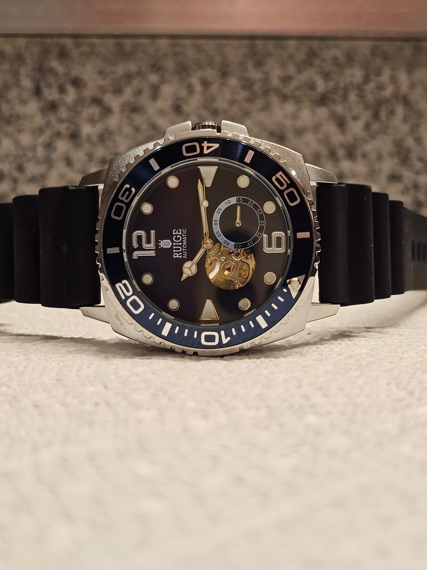RUIGE Skeleton Automatic Men’s Watch – Black Strap & Open Heart Dial