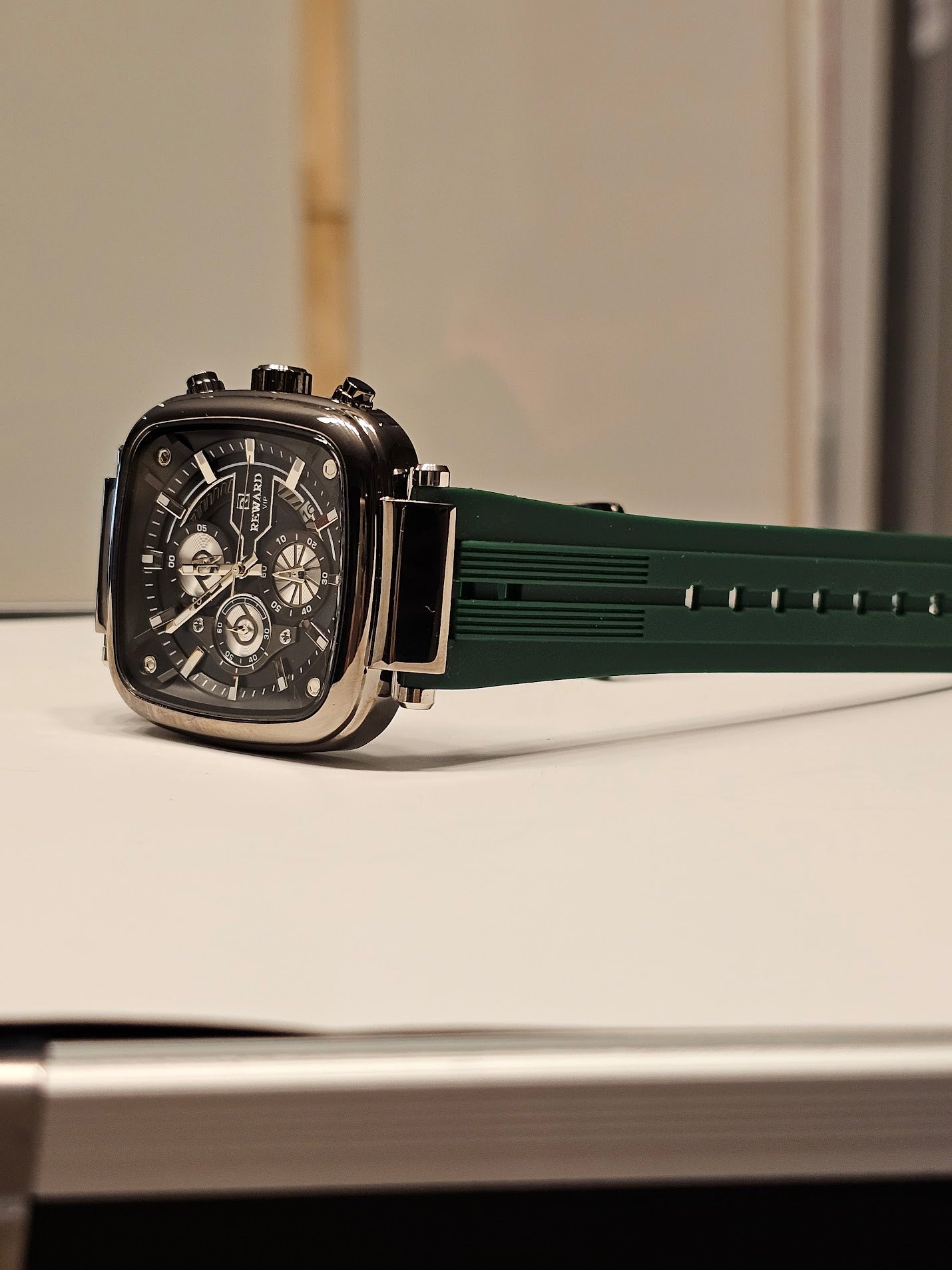 REWARD VIP Sport Fashion Watch – Luxurious, Stylish, Durable, Affordable