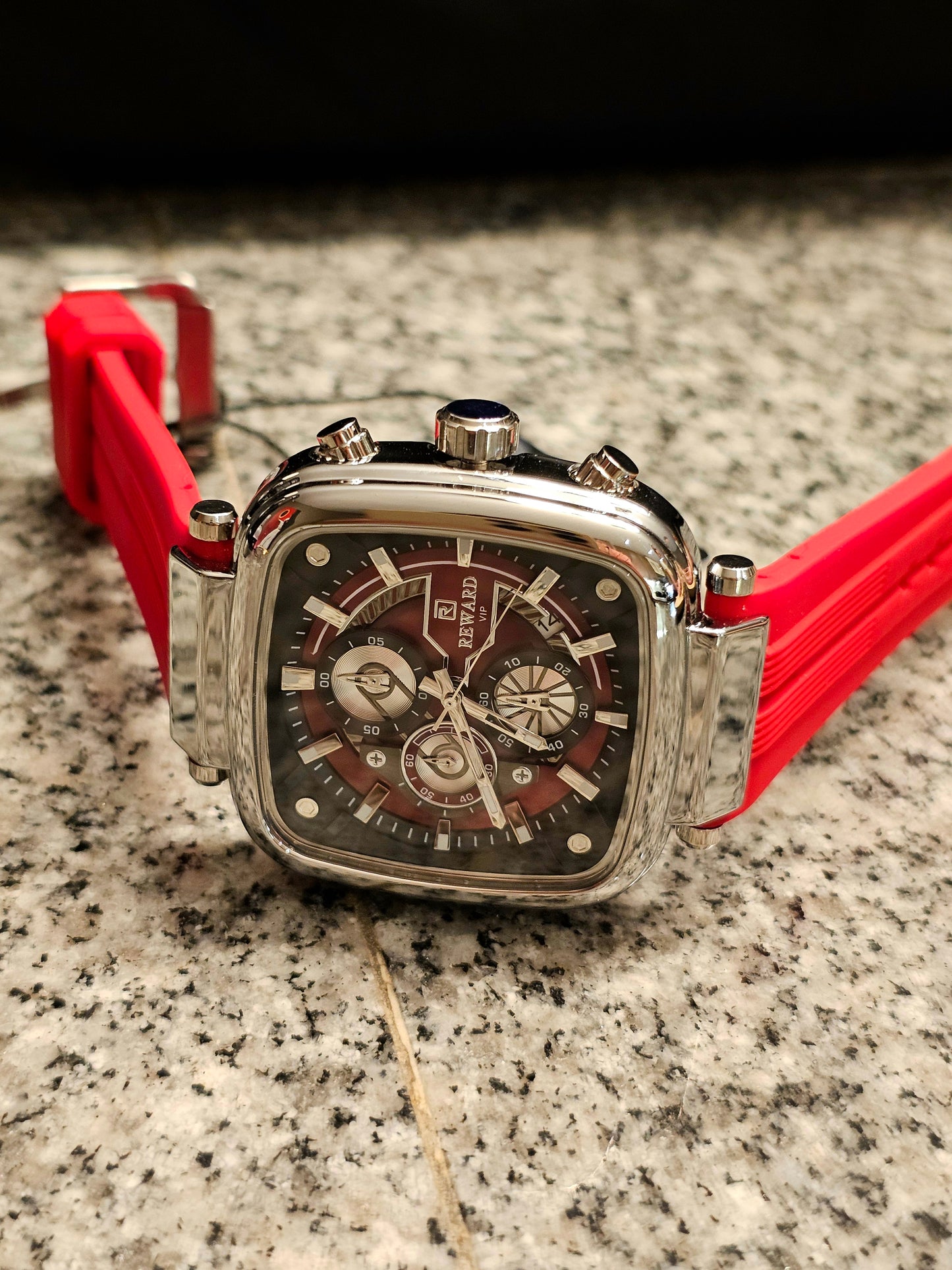 REWARD VIP Sport Fashion Watch – Luxurious, Stylish, Durable, Affordable