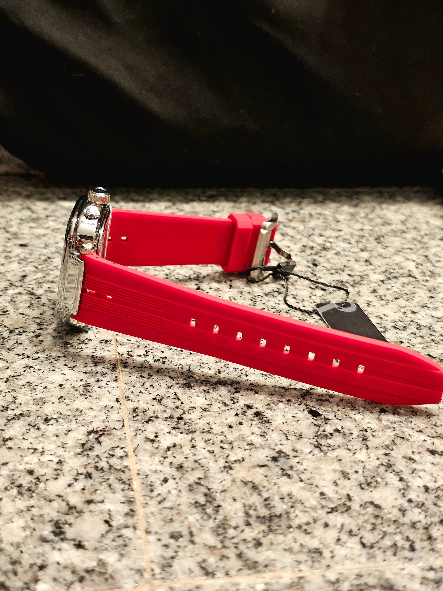 REWARD VIP Sport Fashion Watch – Luxurious, Stylish, Durable, Affordable