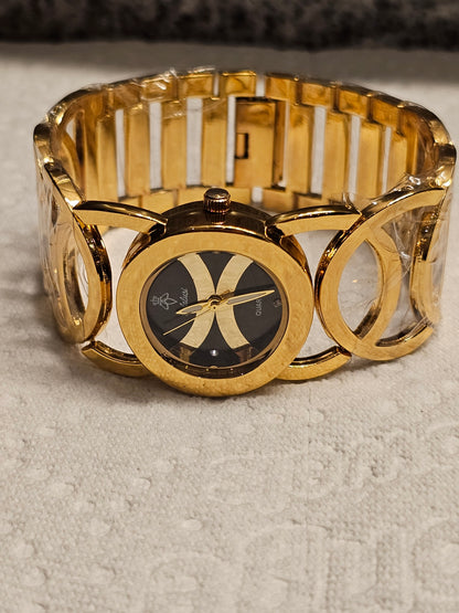 Galalusi Gold Loop Women's Bracelet Watch – Black &amp; Gold Elegance