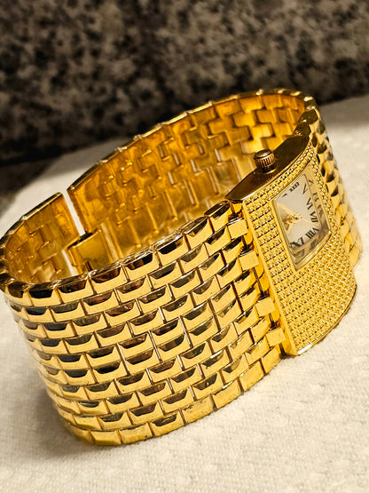 Golden Classic Roman Dial Bracelet Watch – Women’s Quartz