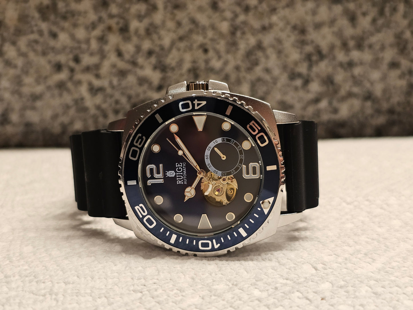 RUIGE Skeleton Automatic Men’s Watch – Black Strap &amp; Open Heart Dial