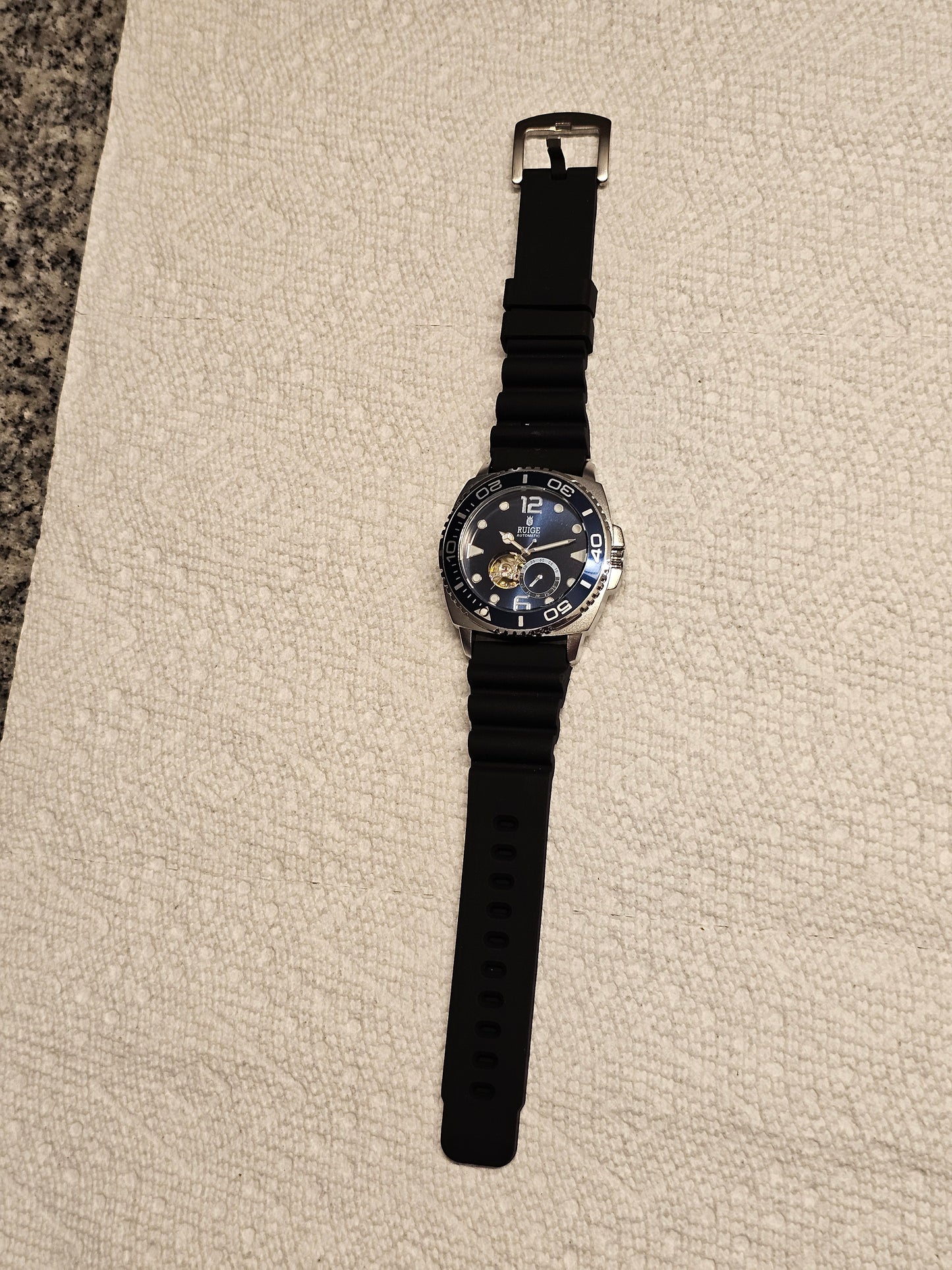 RUIGE Skeleton Automatic Men’s Watch – Black Strap &amp; Open Heart Dial