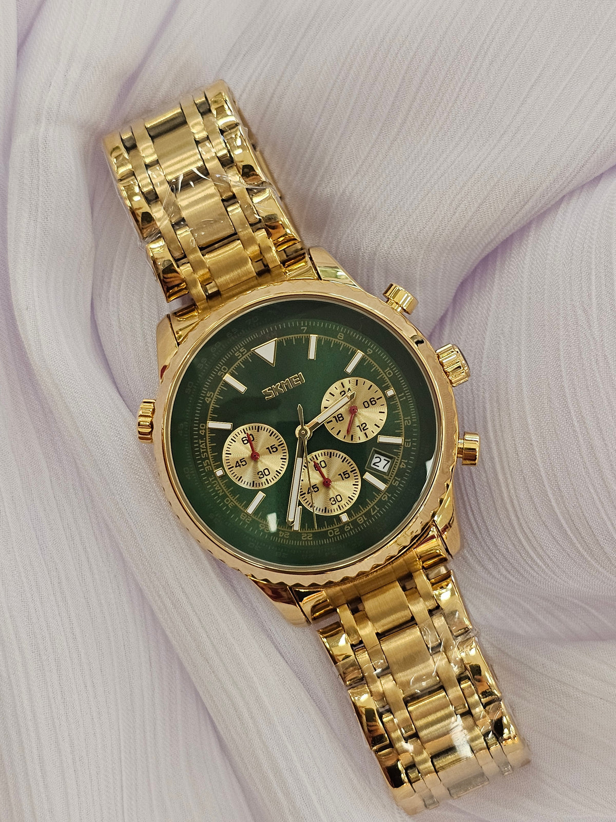 SKMEI Men’s Gold Chronograph Watch – Green Dial Stainless Steel